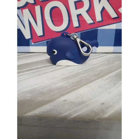 Bath & Body Works rare Blue Whale pocketbac holder - Picture 1 of 3